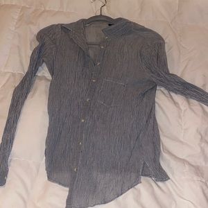 Cute form fitting button down light weight